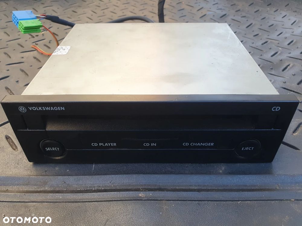 ODTWARZACZ PŁYT CD VW PASSAT B5 VW GOLF IV  1J0035119C - 1