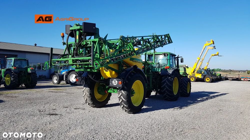 John Deere 824 - 9