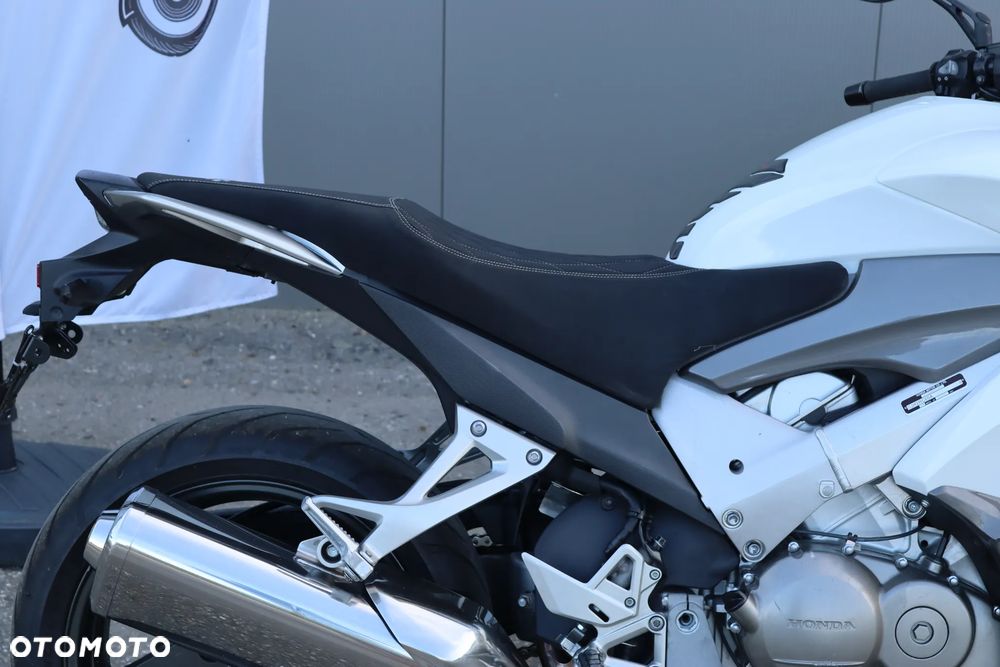 Honda VFR - 13