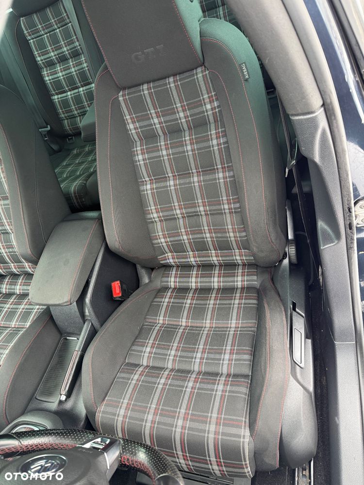 Volkswagen Golf 2.0 GTI DSG - 11