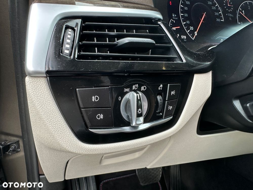 BMW Seria 5 520d Luxury Line - 27