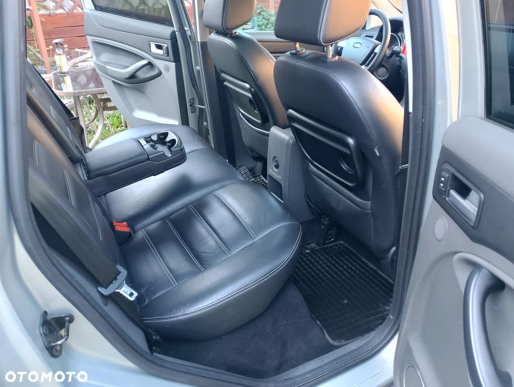 Ford Kuga 2.0 TDCi 4x4 Titanium - 6