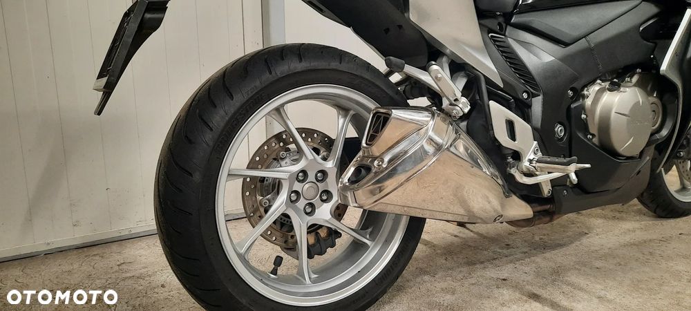 Honda VFR - 4