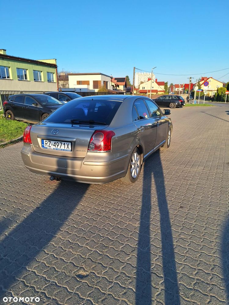 Toyota Avensis - 5