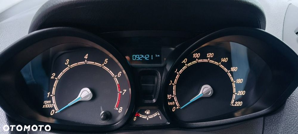 Ford Transit Courier - 27