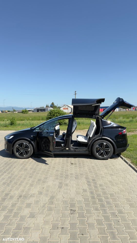 Tesla Model X - 20