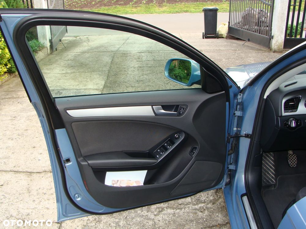 Audi A4 Limousine - 16