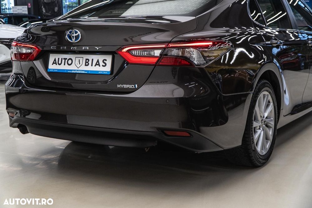Toyota Camry Executive - 14