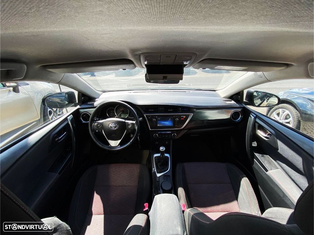 Toyota Auris Touring Sports 1.4 D-4D Com+P.Sport - 26