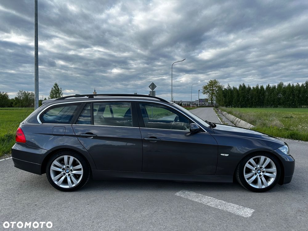 BMW Seria 3 330xi Touring - 4