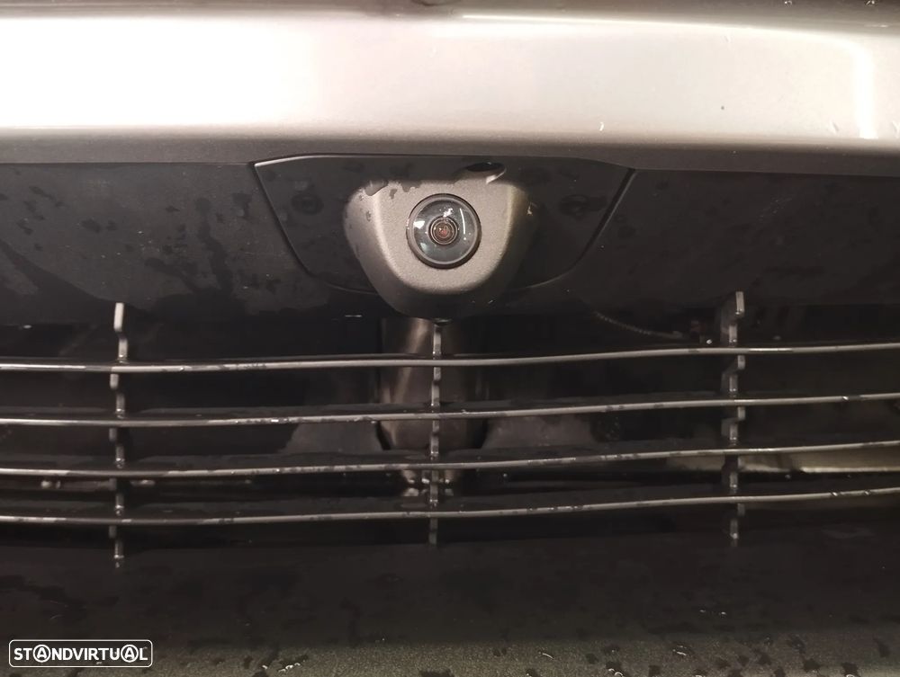 Tesla Model Y - 9