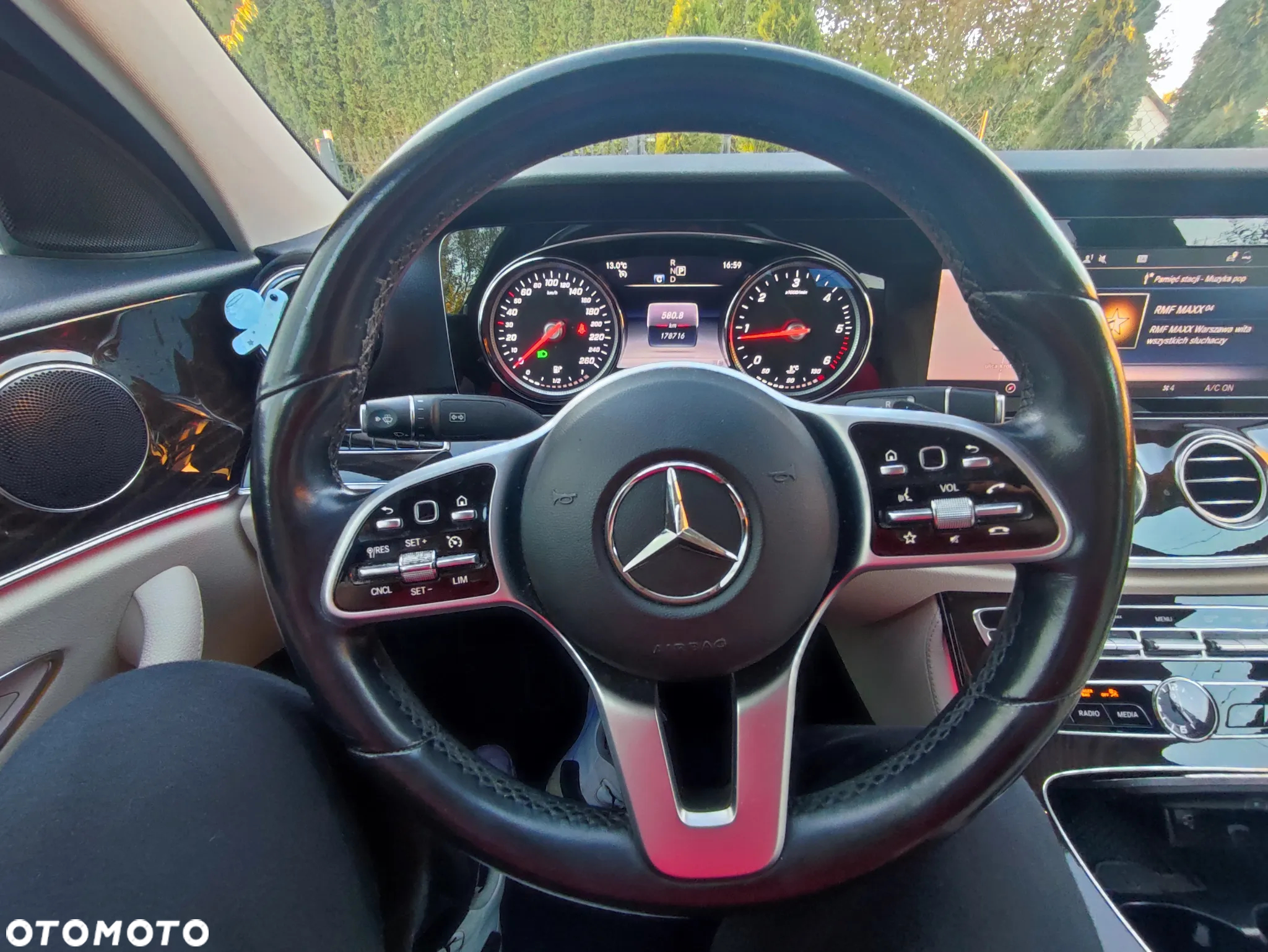 Mercedes-Benz Klasa E 220 d 4-Matic Business Edition 9G-TRONIC - 27