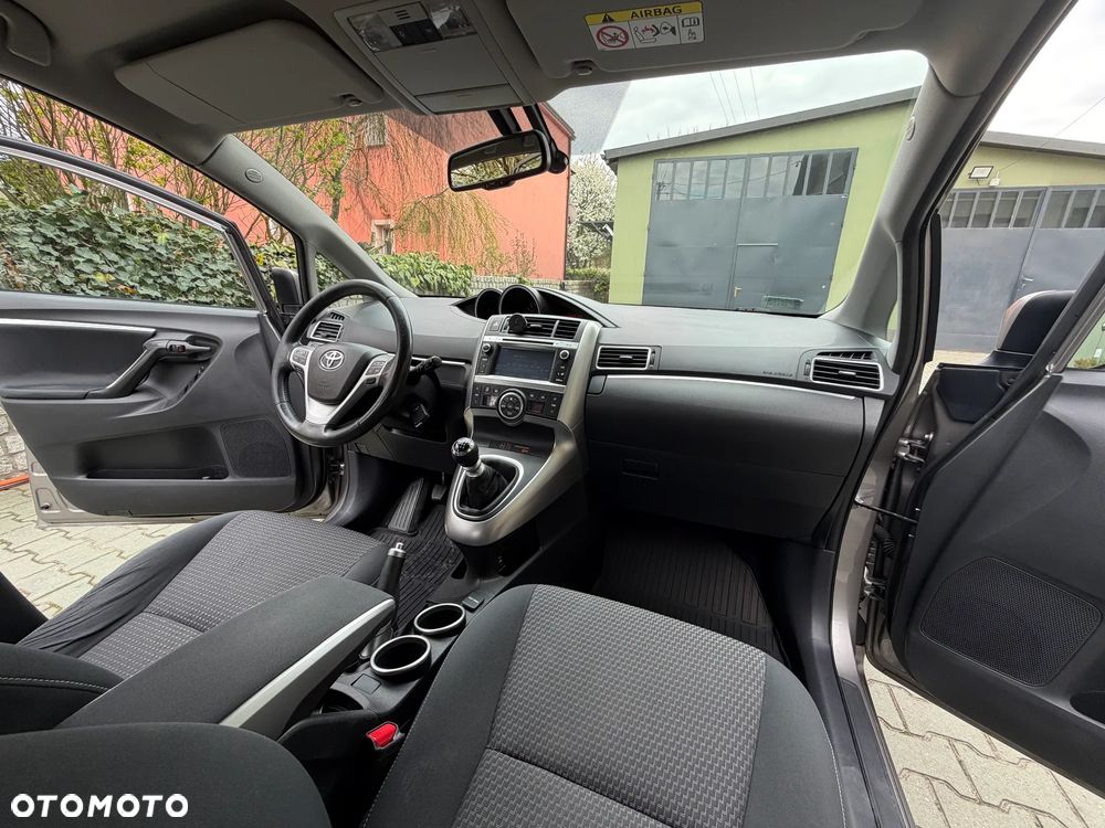 Toyota Verso 1.8 Premium 7os - 15