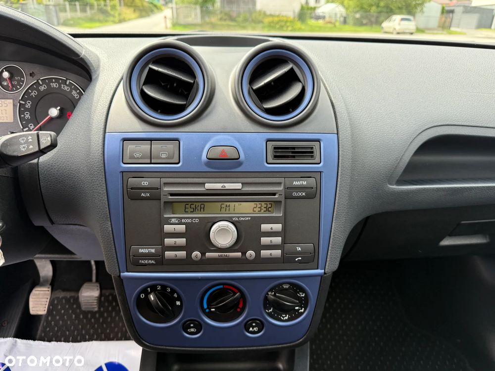 Ford Fiesta 1.3 Ambiente - 27