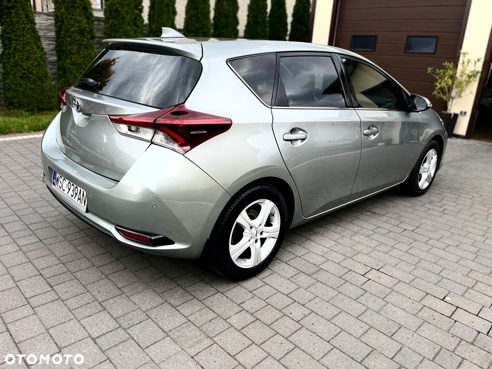 Toyota Auris 1.6 Premium - 17