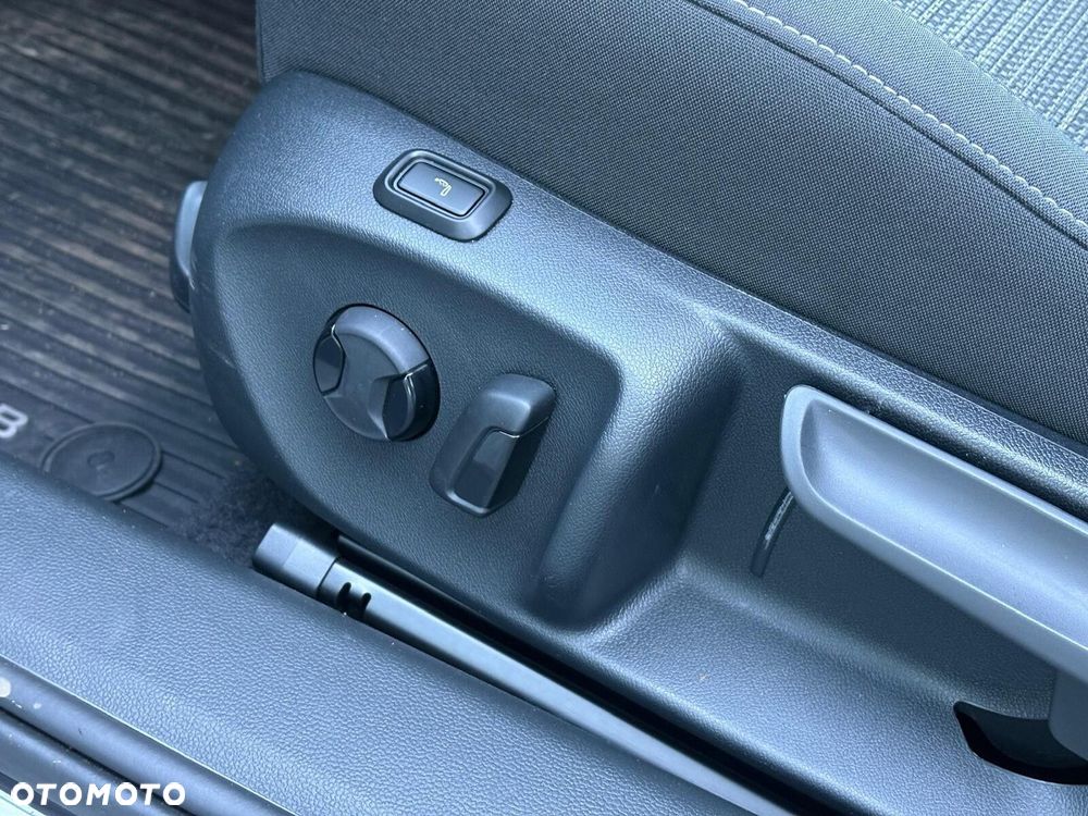 Skoda Superb 2.0 TDI SCR Selection DSG - 28