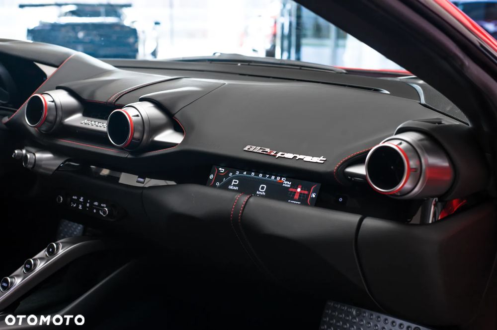 Ferrari 812 Superfast - 24