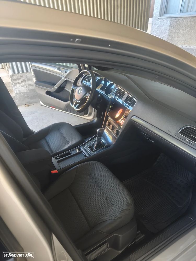 VW Golf 1.6 TDI Confortline DSG - 8