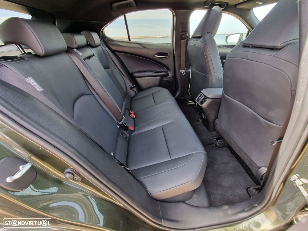 Lexus UX 250h Sport (Ecrã 12.3) - 19