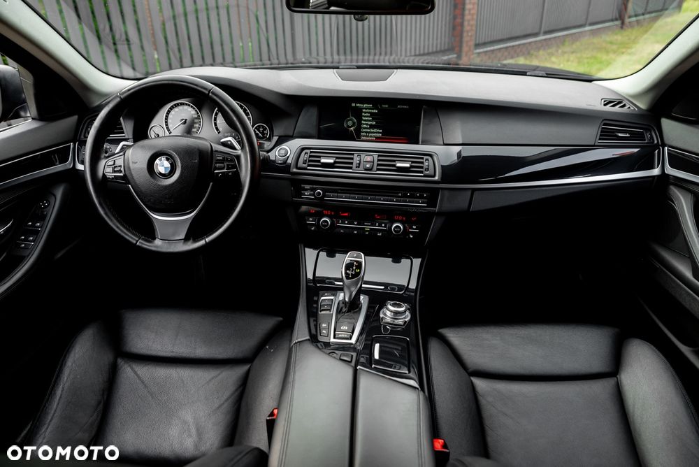 BMW Seria 5 528i xDrive Sport-Aut - 30