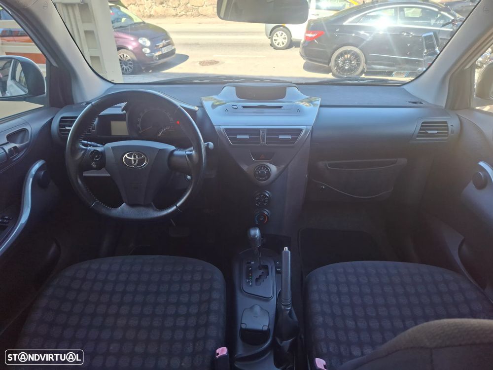 Toyota iQ 1.0 VVT-i 2 MultiDrive - 27
