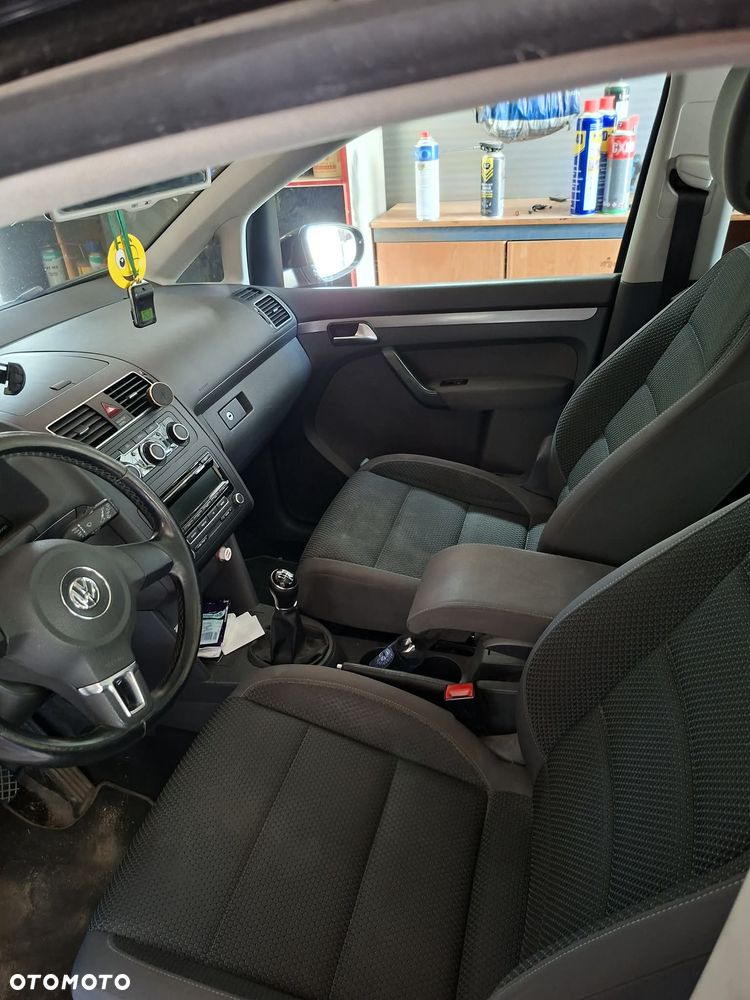 Volkswagen Touran - 10