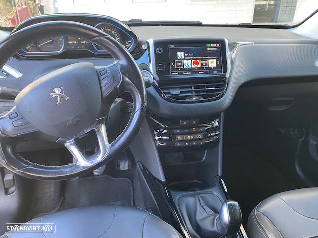 Peugeot 2008 1.2 PureTech Allure - 8