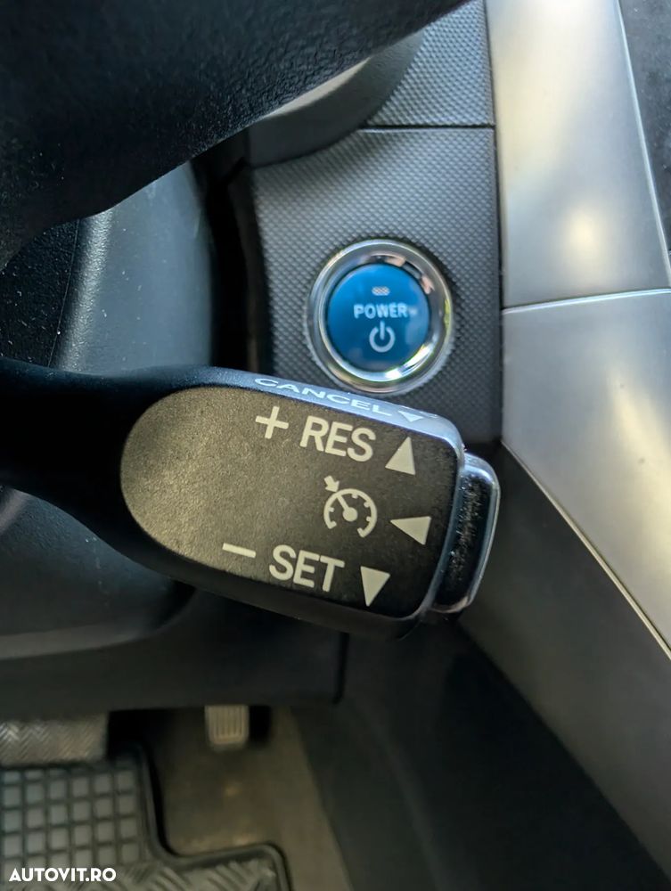 Toyota Auris 1.8 L VVT-i HSD Sol - 13