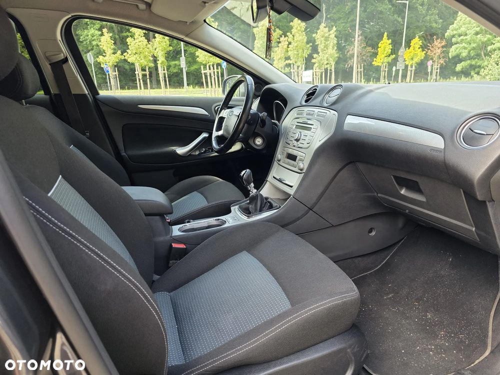 Ford Mondeo - 24
