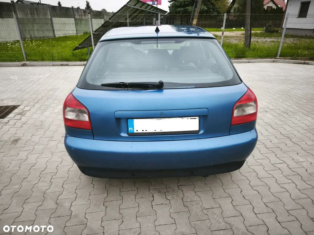 Audi A3 Sportback 1.9 TDI Ambiente - 2