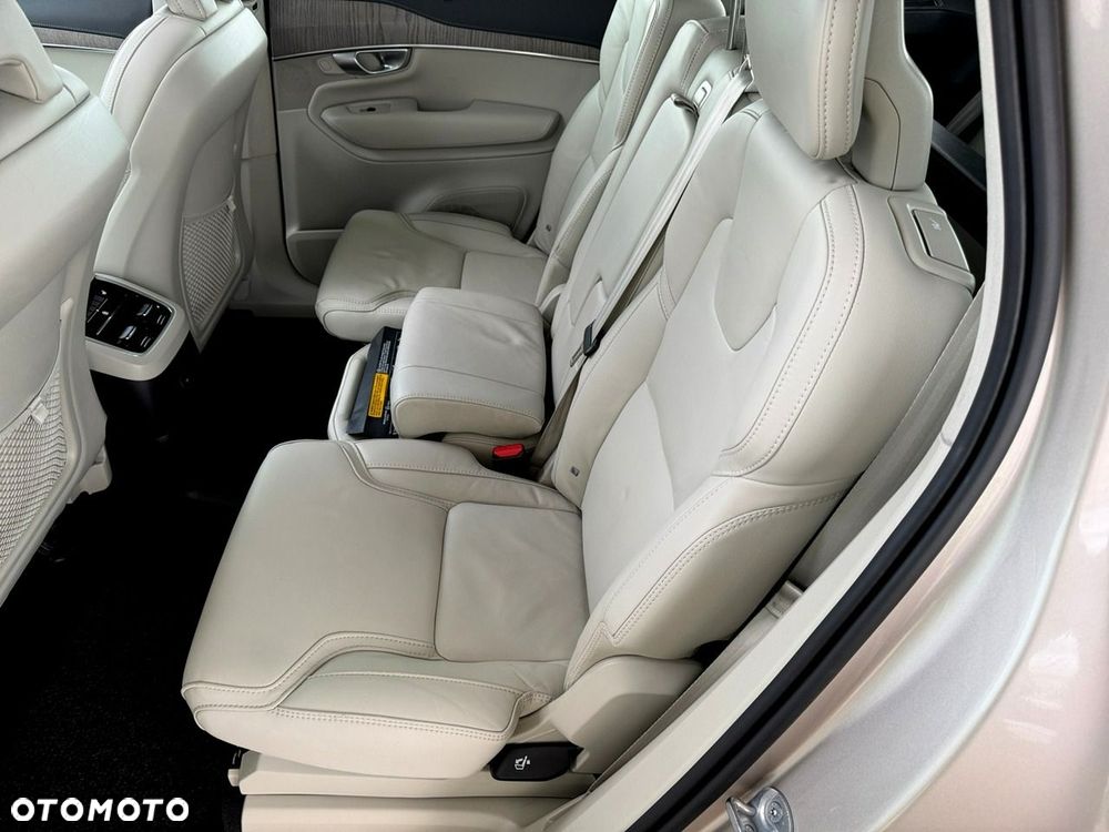 Volvo XC 90 - 23