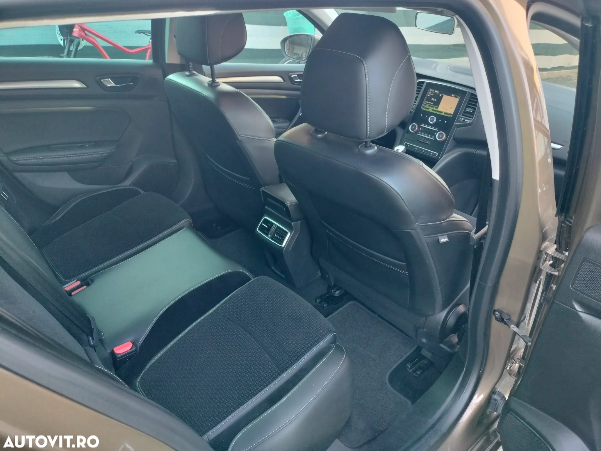Renault Megane Grandtour ENERGY TCe 130 BUSINESS - 29