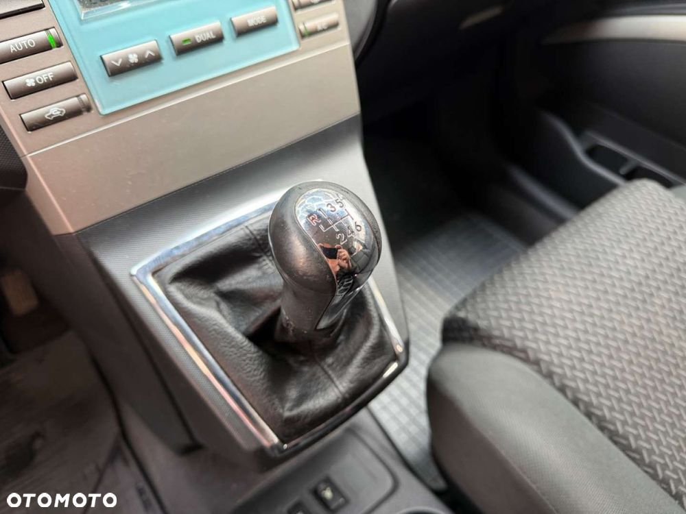 Toyota Corolla Verso 2.2 D-4D Premium + 7os - 27