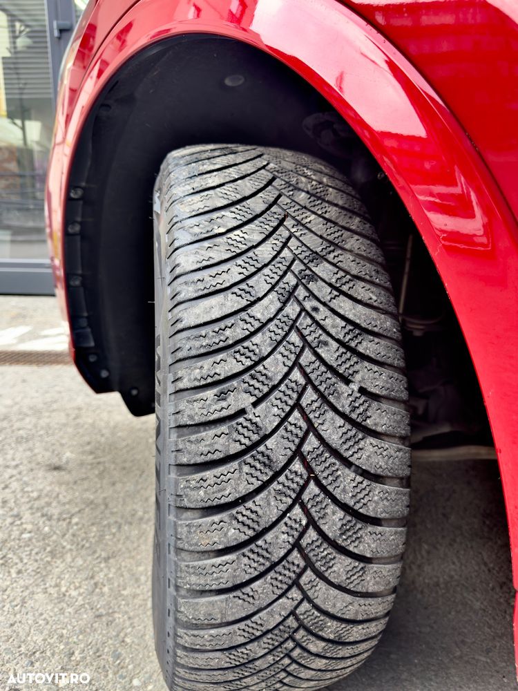 Ford Kuga 2.5 Duratec FHEV 4x4 ST-LINE X - 6