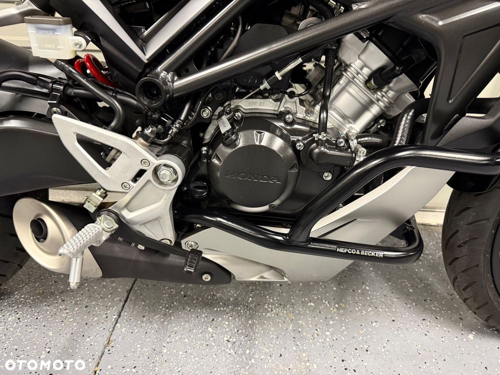 Honda CB - 8
