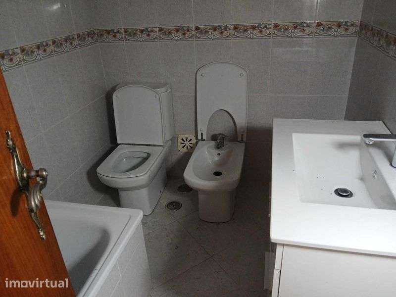 Arrenda-se Apartamento T3 no Laranjeiro – Almada - Grande imagem: 3/8