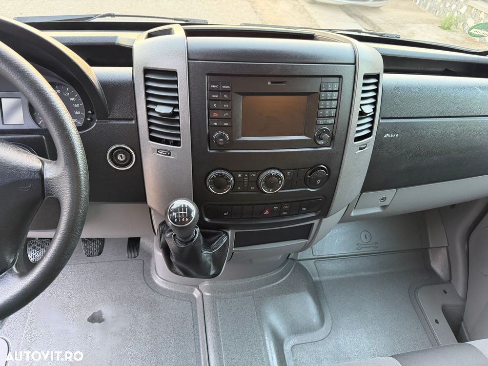 Volkswagen Crafter - 11