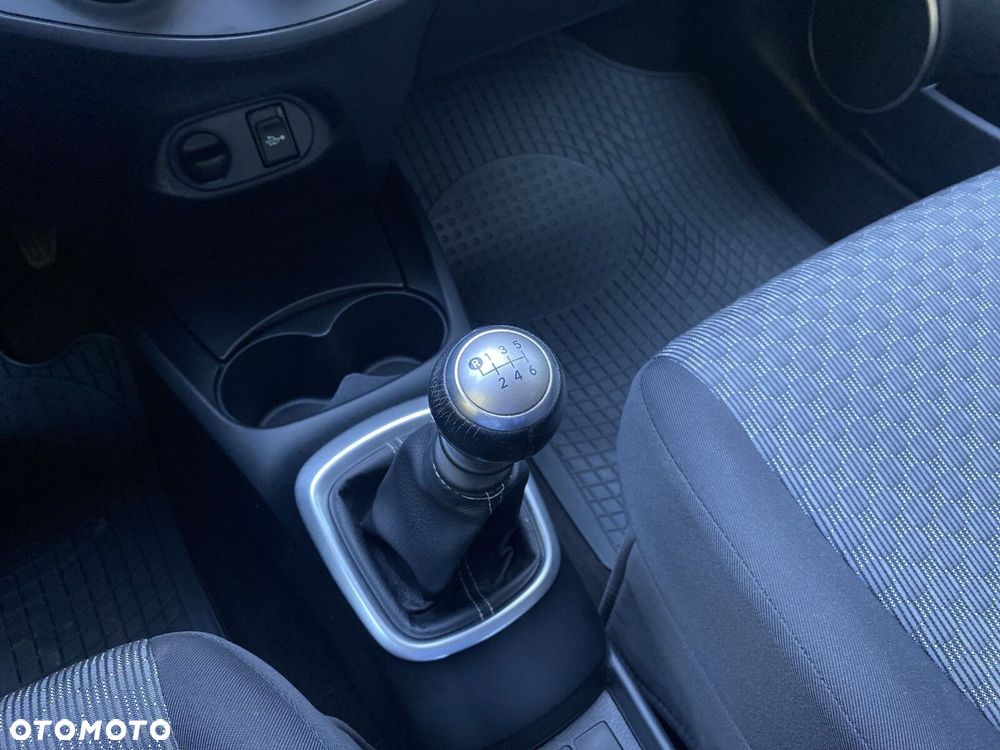 Toyota Yaris 1.33 Active EU6 - 18
