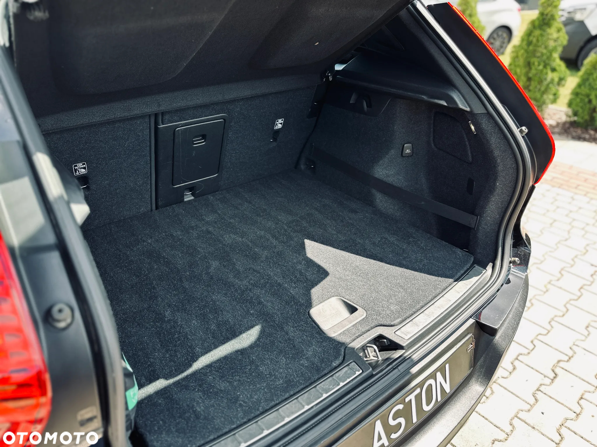 Volvo XC 40 D4 AWD Geartronic R-Design - 16