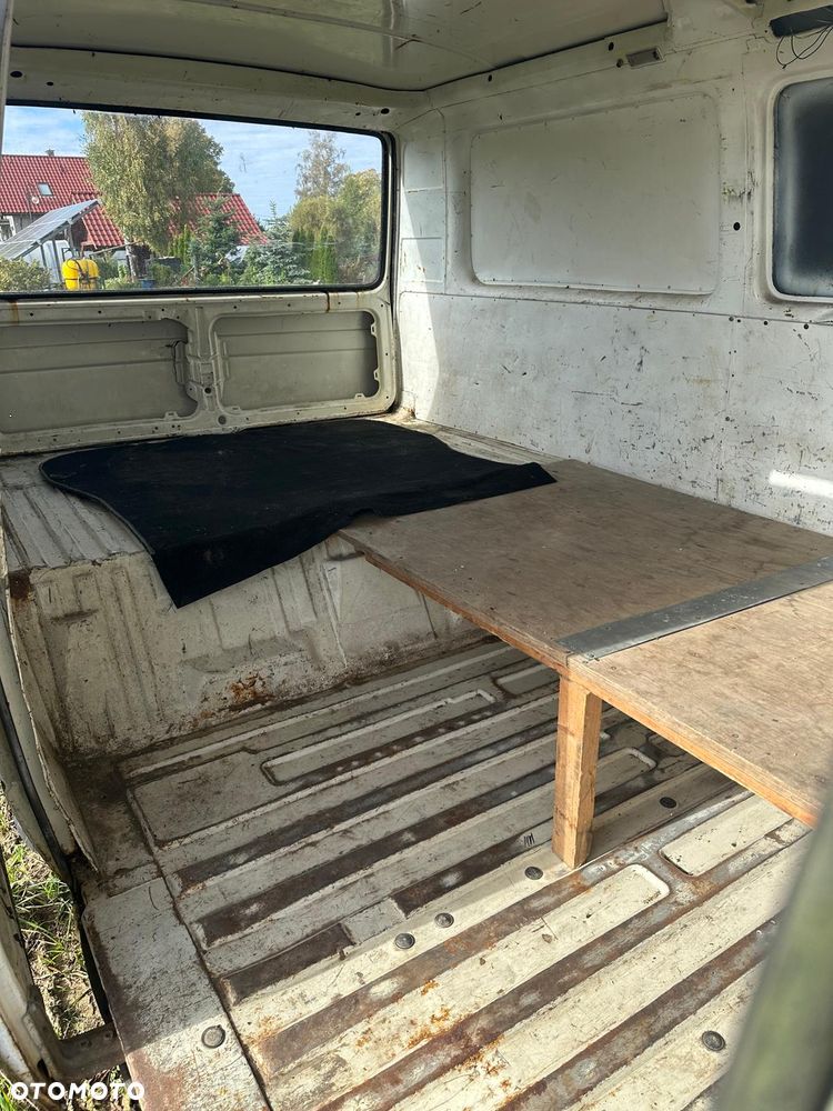 Volkswagen Transporter - 11