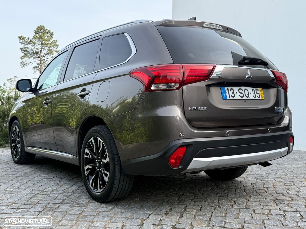 Mitsubishi Outlander 2.0 Instyle Navi - 9