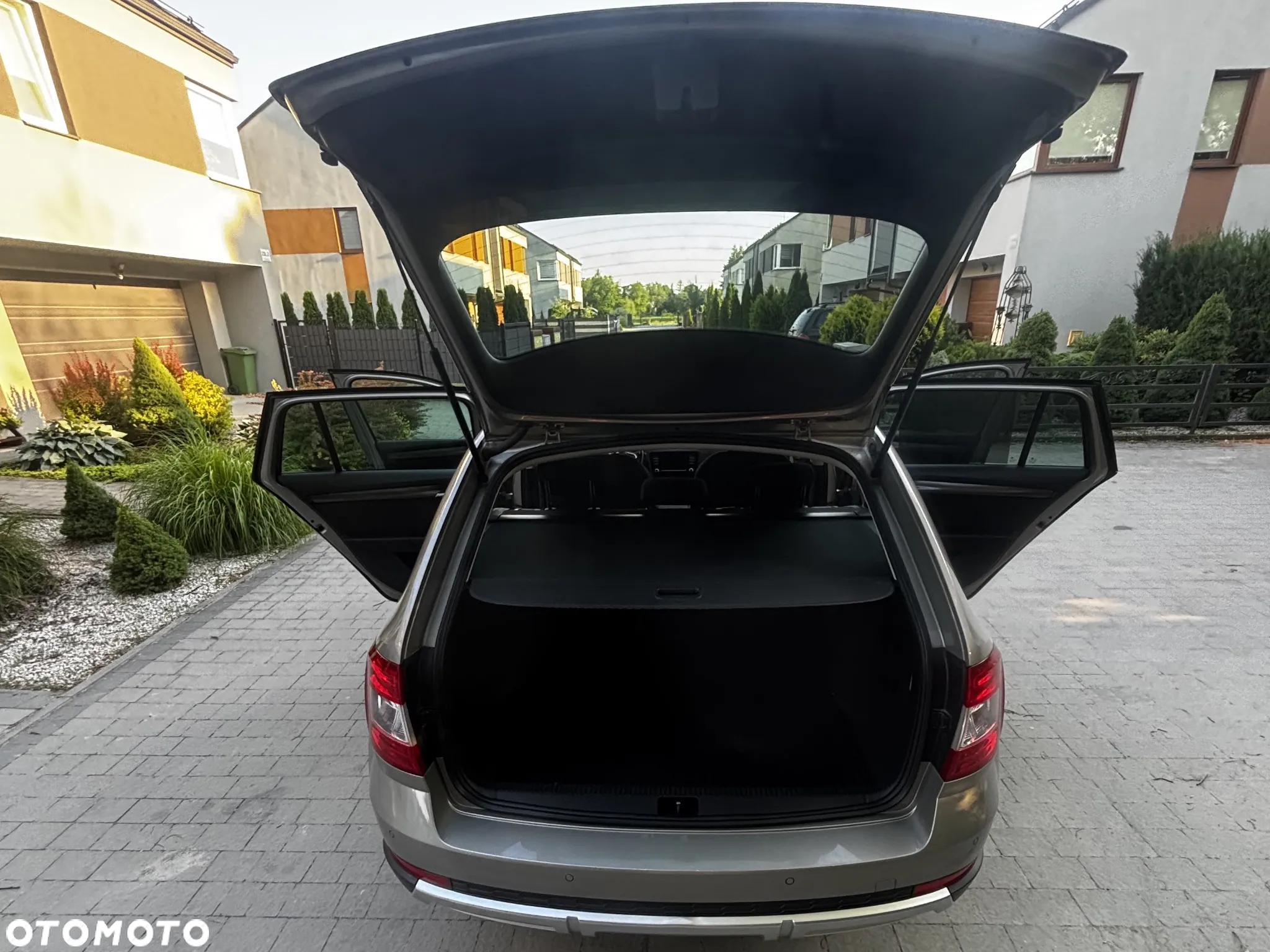 Skoda Octavia 2.0 TDI 4x4 Ambition DSG - 10