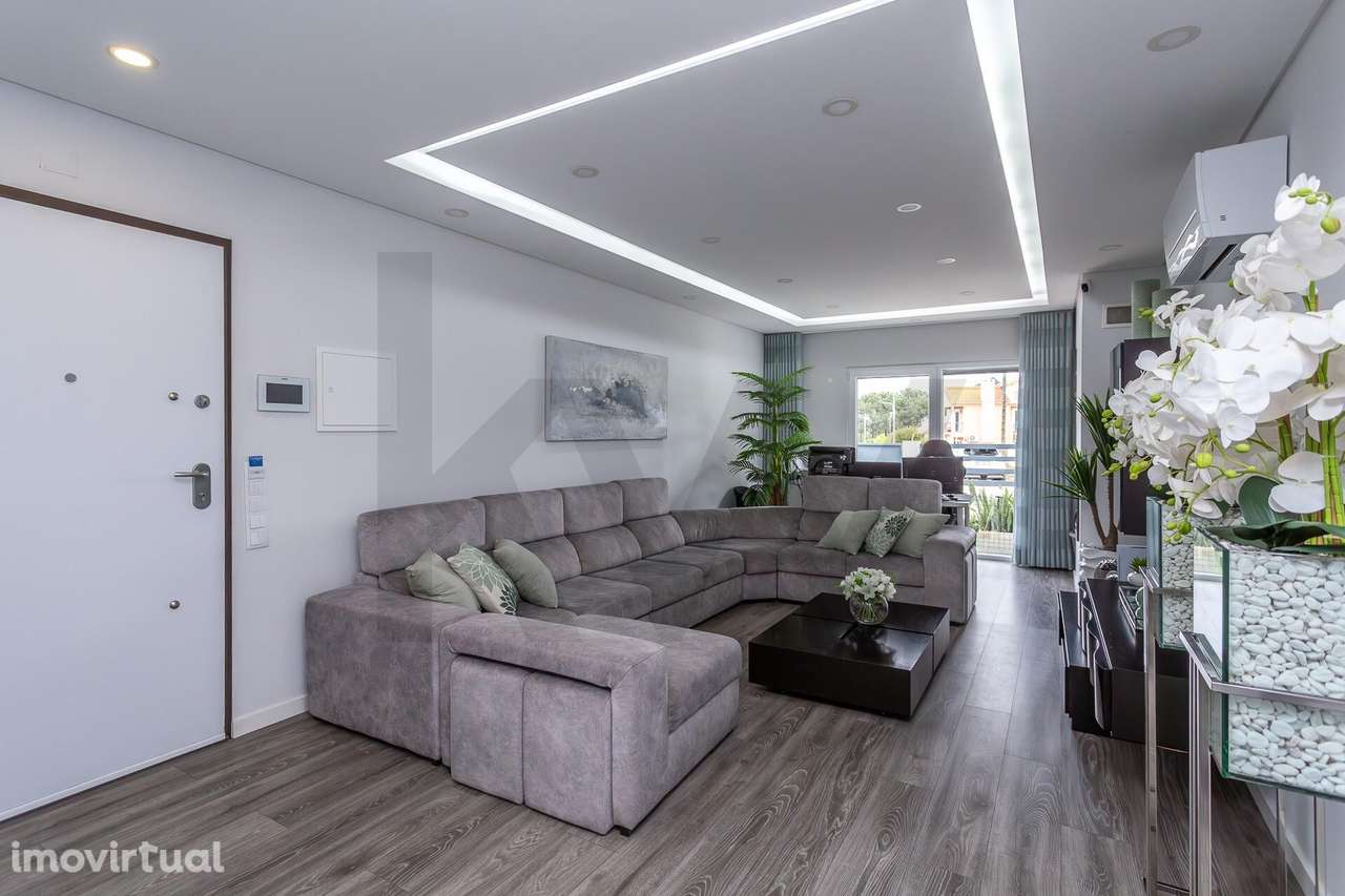 Moradia T4 com Piscina Aquecida e Domótica | Fernão Ferro, Seixal - Grande imagem: 4/60