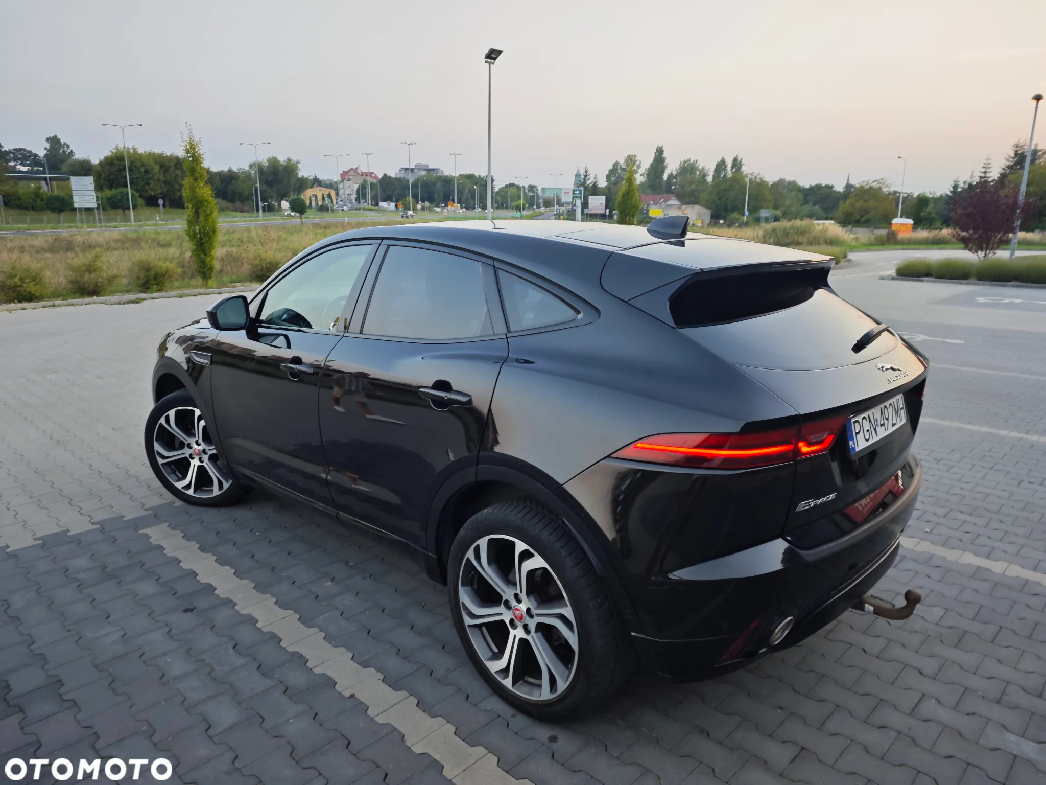 Jaguar E-Pace 2.0 i4D AWD R-Dynamic S - 6