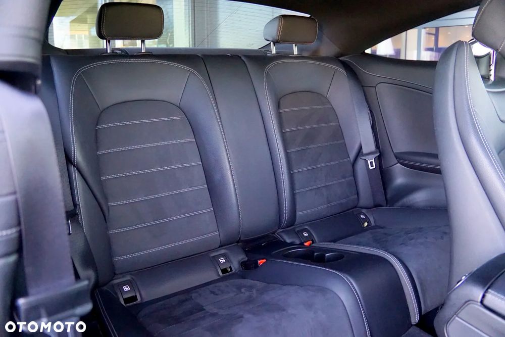 Mercedes-Benz Klasa C 300 9G-TRONIC - 24