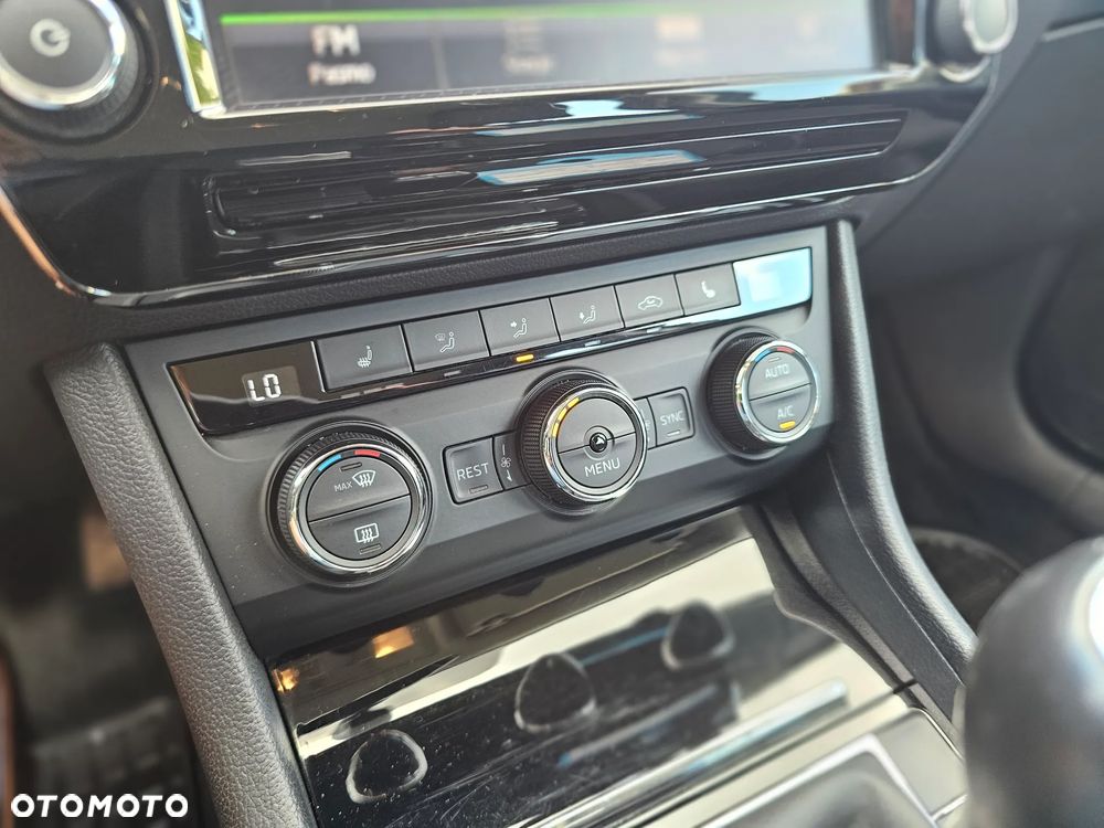 Skoda Superb 2.0 TDI Premium Edition - 15