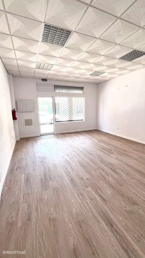 Loja remodelada no Centro do Barreiro - Grande imagem: 4/10
