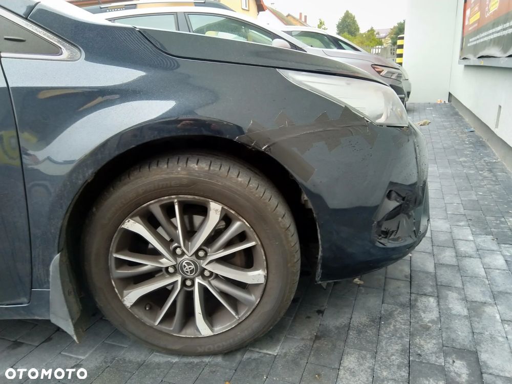 Toyota Avensis 1.8 Premium - 10