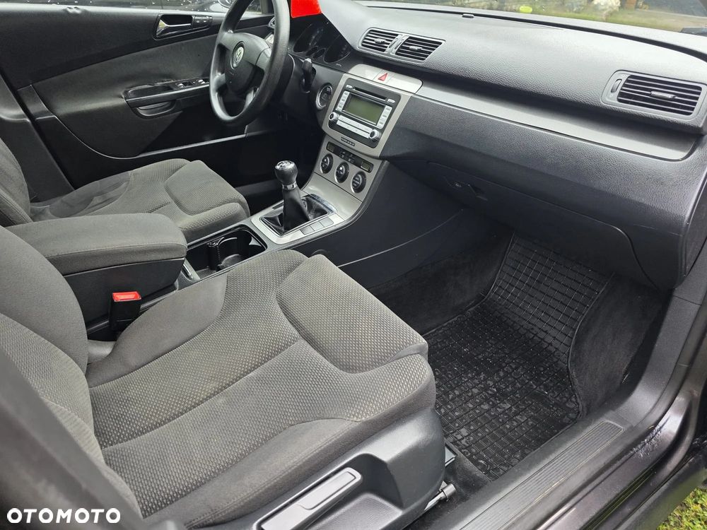 Volkswagen Passat 2.0 FSI Comfortline - 4