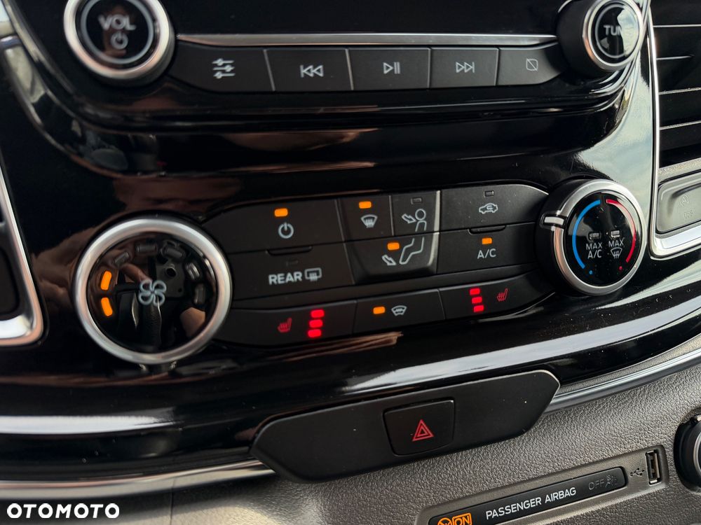 Ford Tourneo Custom 320 L2H1 VA Autm Shuttle Titanium - 19